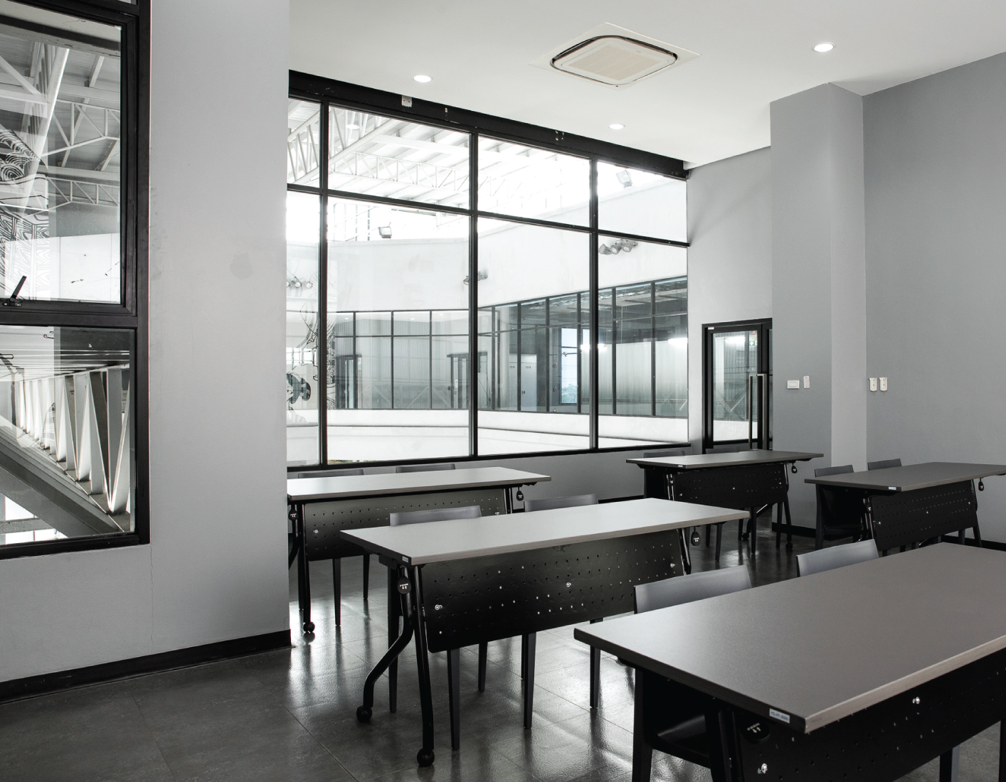 [iPLACE-LKB]-Meeting-Room1-2